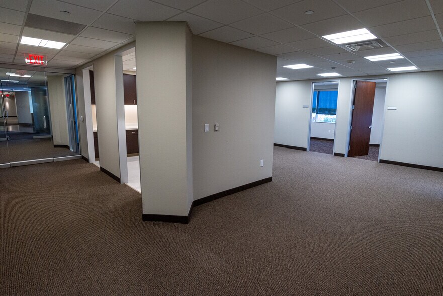 More Photos Of 1600 N Redbud Blvd, McKinney Office For Sale