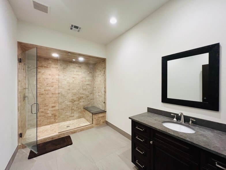 More Photos Of 5716 NW 135th St, Oklahoma City Medical For Sale