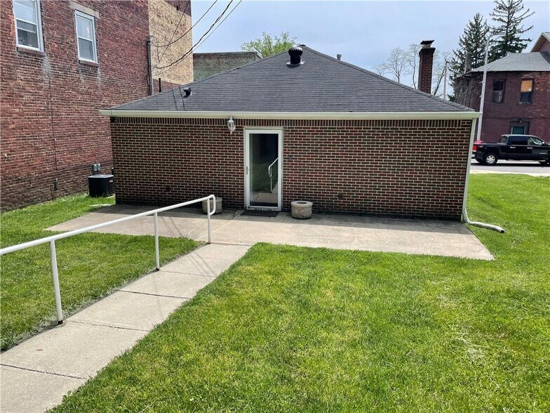 More Photos Of 458 Locust St, Middletown Office For Lease