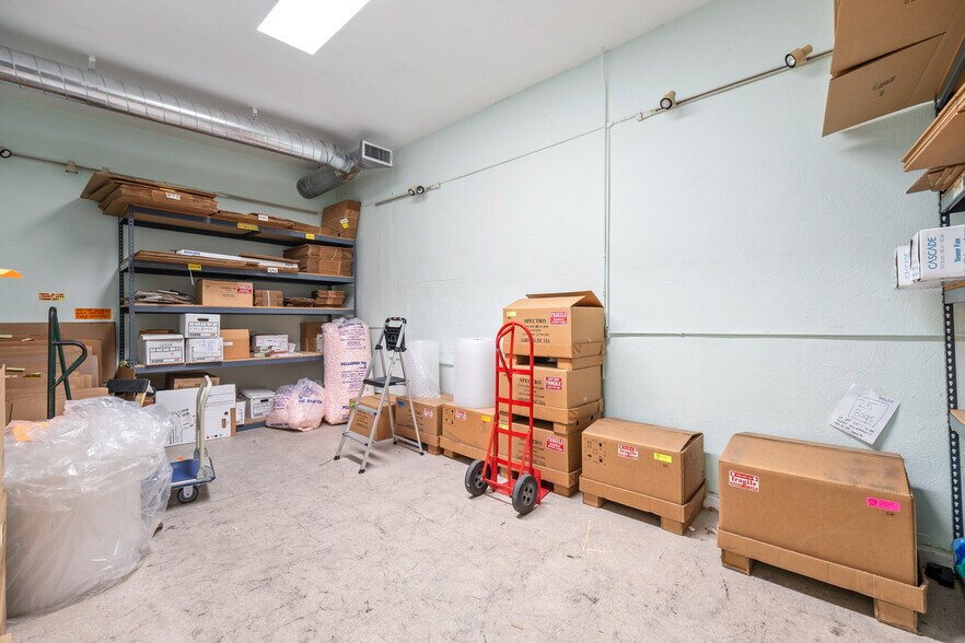 More Photos Of 2728 S La Cienega Blvd, Los Angeles Office For Lease