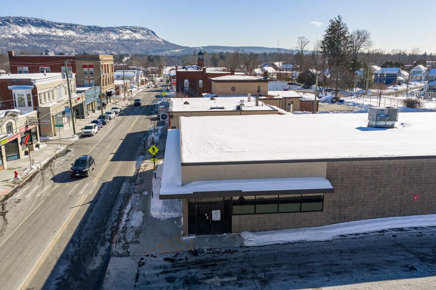 More Photos Of 32 Union St, Easthampton Storefront For Lease