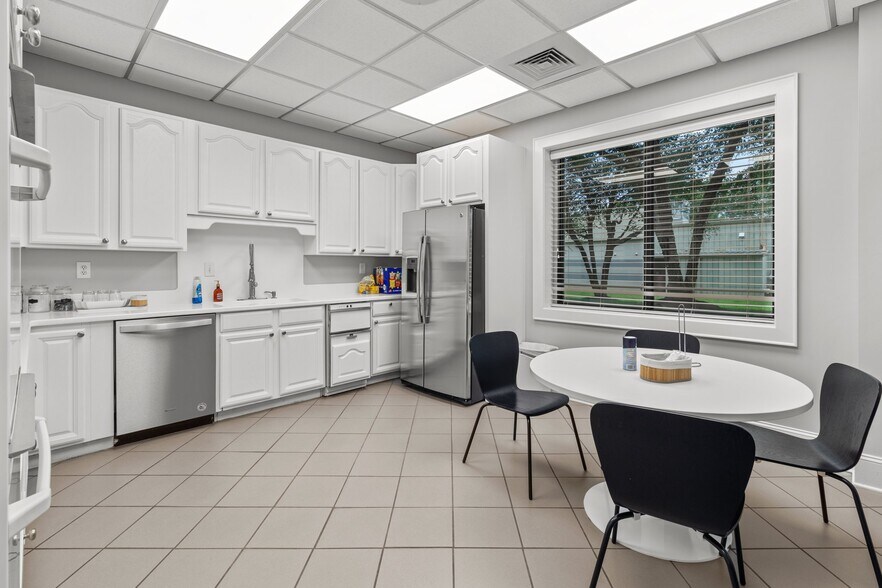 More Photos Of 147 Cedar Pointe Dr, Mooresville Research And Development For Sale