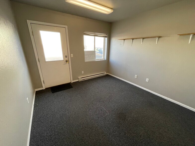 More Photos Of 427-445 N Denver Ave, Loveland Light Manufacturing For Lease