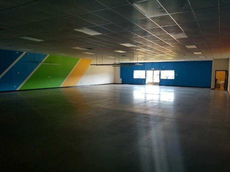 More Photos Of 71 Pullman St, Worcester Flex For Lease