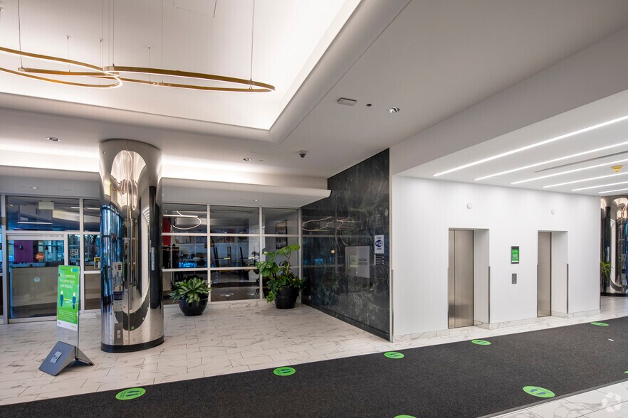 More Photos Of 95 Mural St, Richmond Hill Office For Lease