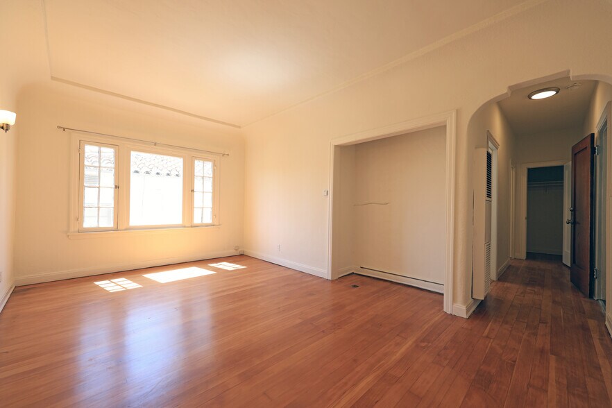 More Photos Of 637 N Spaulding Ave, Los Angeles Apartments For Sale