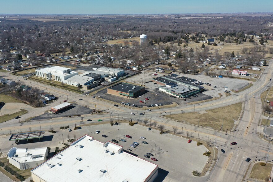 More Photos Of 1311 IL-48, Decatur Drugstore For Sale
