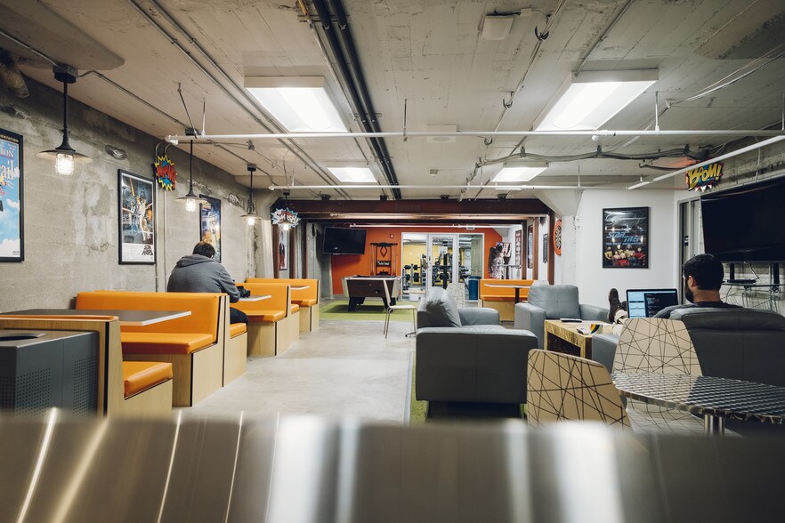 More Photos Of 700 Van Ness Ave, Fresno Office For Lease