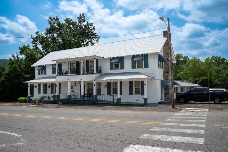 More Photos Of 201 E Main, Heber Springs Hotel For Sale