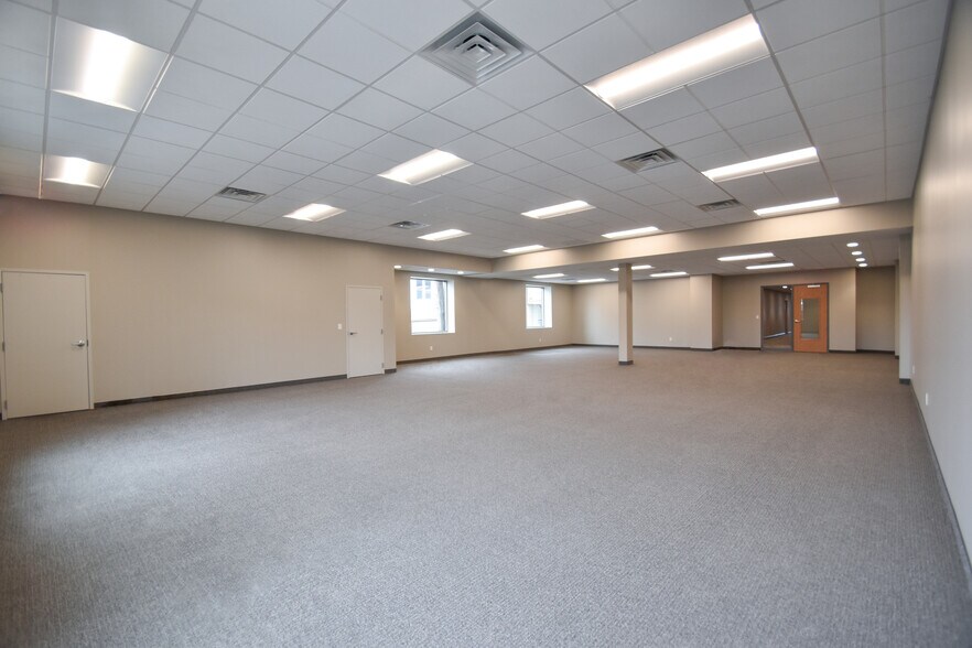 More Photos Of 17 Long Ave, Hamburg Office For Sale
