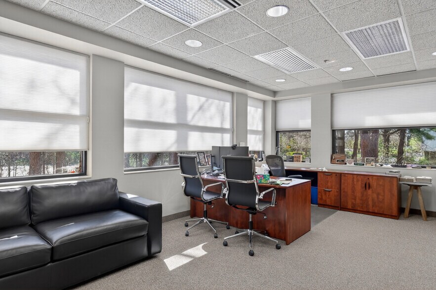 More Photos Of 8451 Boulder Ct, Commerce Township Office For Lease