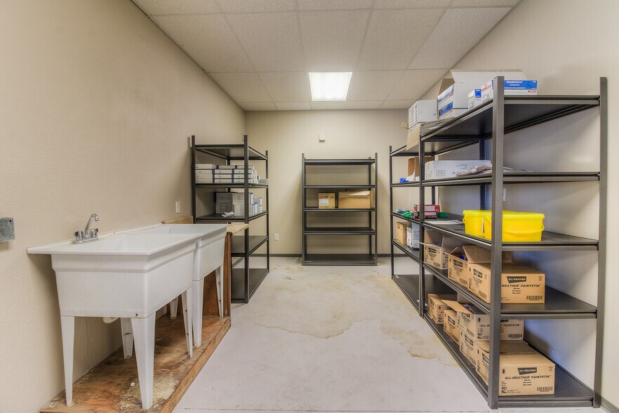 More Photos Of 445 Barnard Blvd, Sunnyside Office For Sale