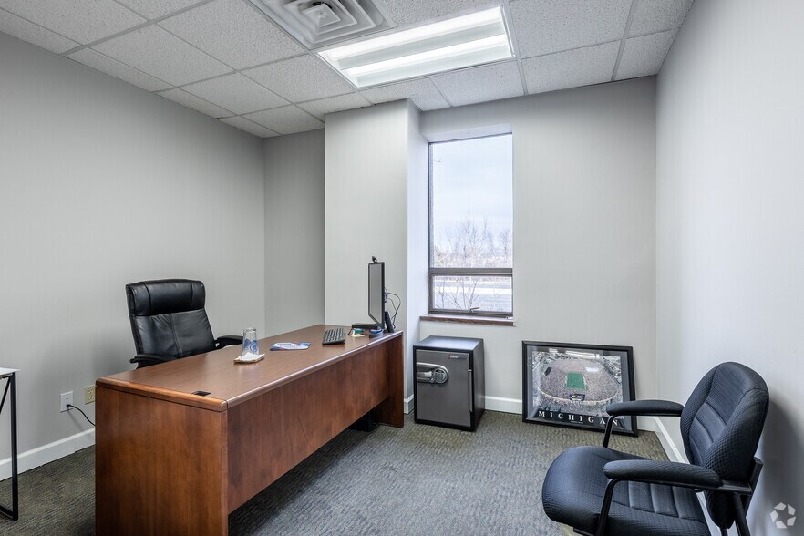 More Photos Of 40 Galesi Dr, Wayne Office For Lease