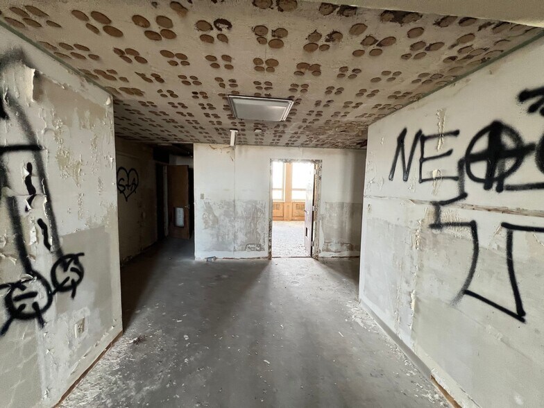 More Photos Of 100 N Main St, Corsicana Office Residential For Sale