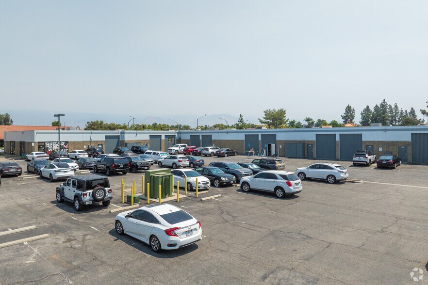 More Photos Of 165 W Hospitality Ln, San Bernardino Flex For Lease