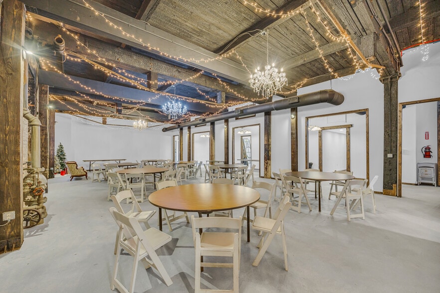 More Photos Of 1642 S Broad St, Commerce General Retail For Lease