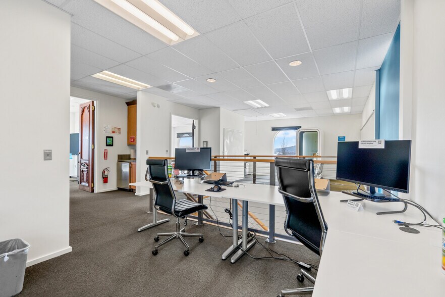 More Photos Of 4540 SW Kelly Ave, Portland Office For Sale