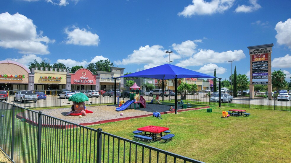 More Photos Of 2128 Spears Rd, Houston Freestanding For Sale