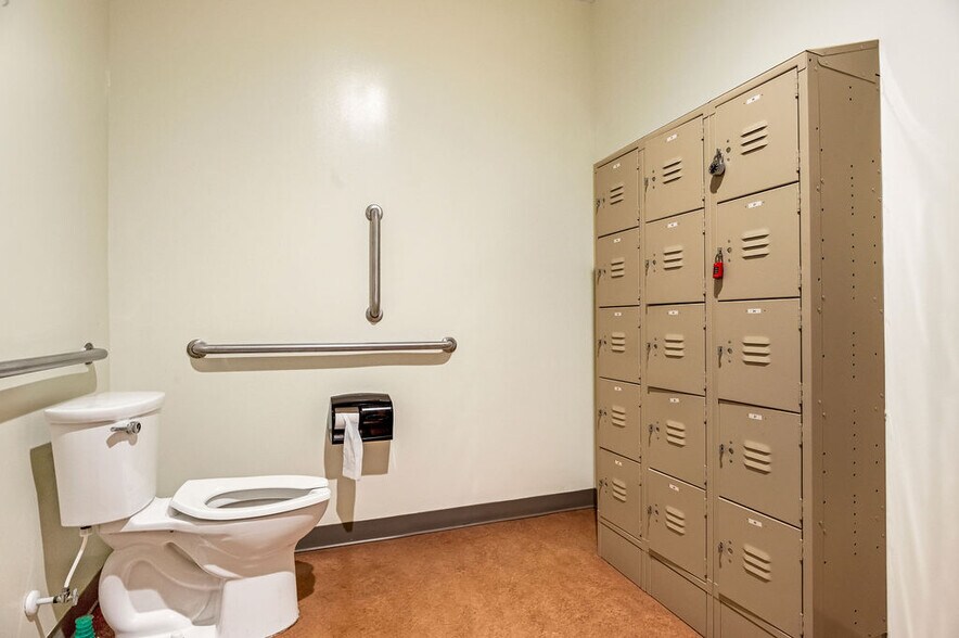More Photos Of 4275 Western Blvd, Jacksonville Medical For Sale