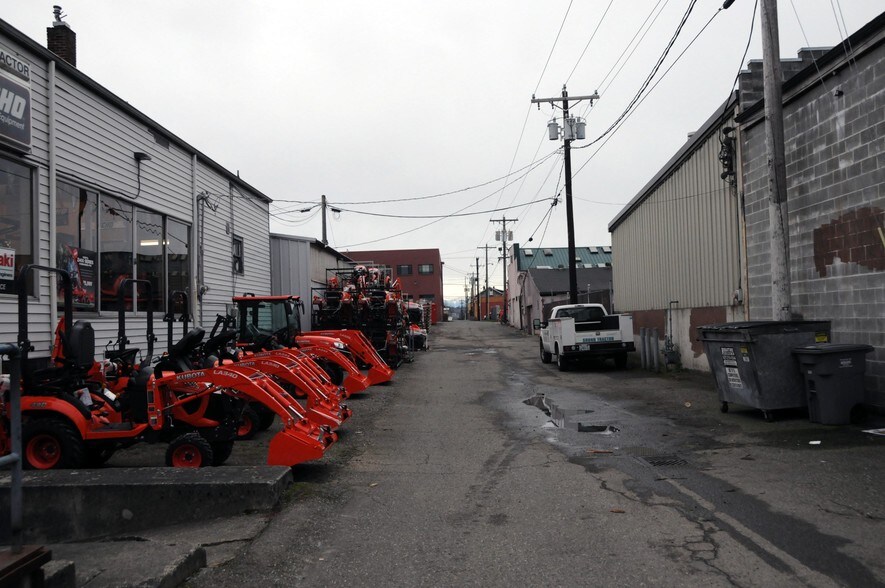 More Photos Of 2811-2815 Virginia Ave, Everett Freestanding For Sale