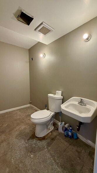 More Photos Of 14768 Calvert St, Van Nuys Warehouse For Sale