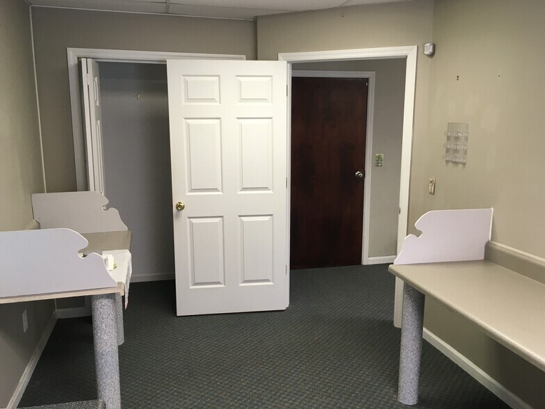 More Photos Of 2225 Ashley Crossing Dr, Charleston Office Residential For Lease