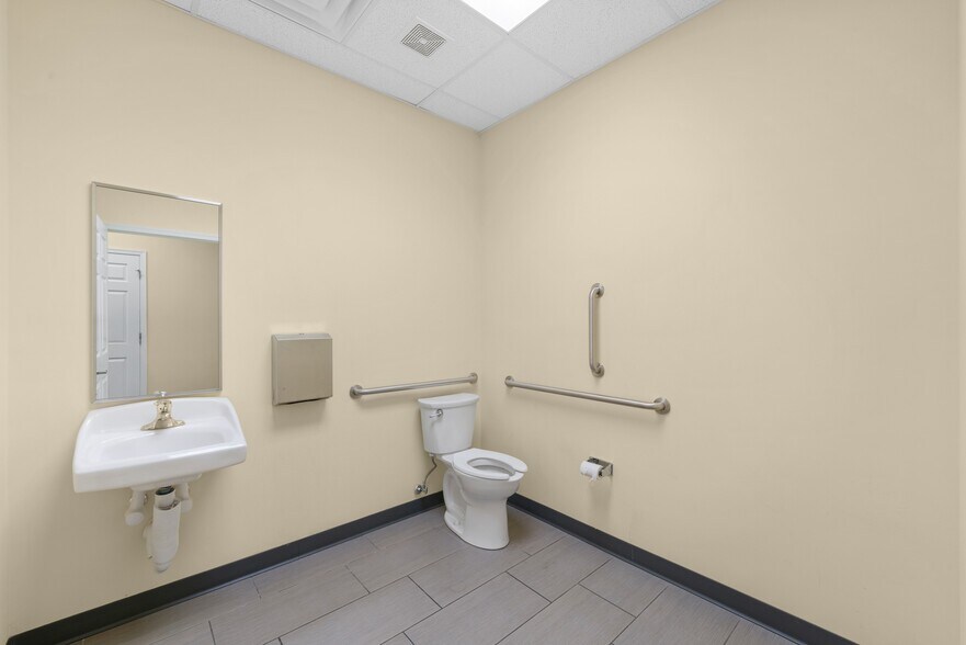 More Photos Of 160 Bethlehem Pike, Colmar Freestanding For Lease