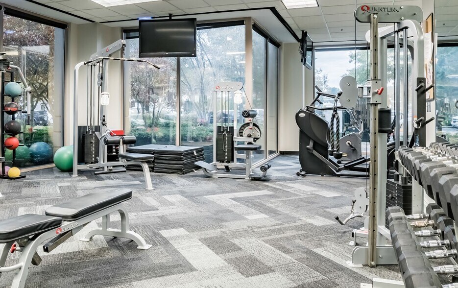 More Photos Of 200 Mansell Ct E, Roswell Unknown For Lease