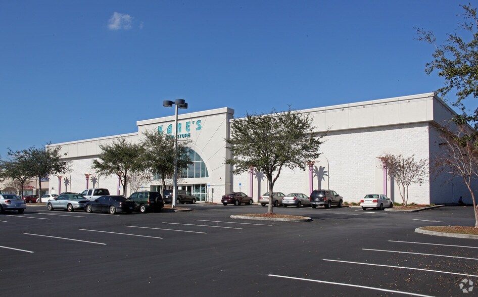 More Photos Of 1500-1600 W Brandon Blvd, Brandon Unknown For Lease