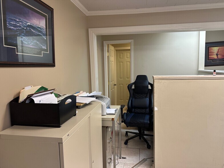 More Photos Of 1405 Moss St, Lafayette Office For Sale