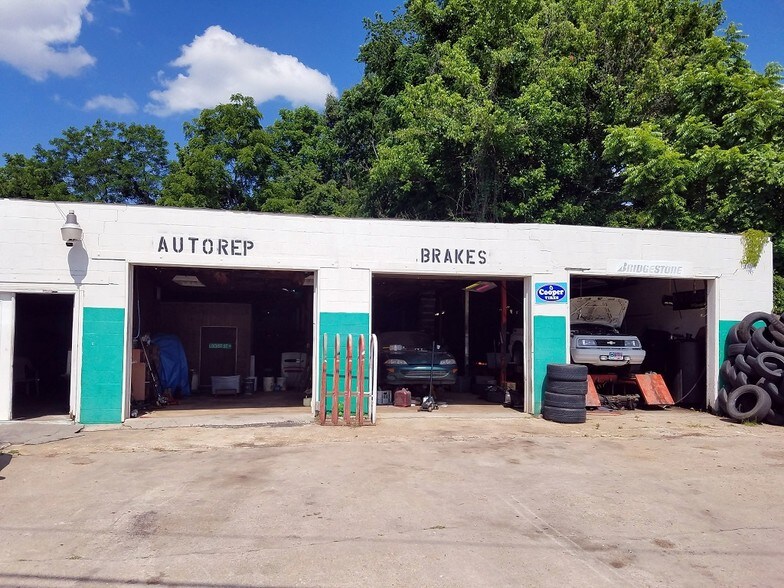More Photos Of 887 Riverside Dr, Woodfin Auto Repair For Sale