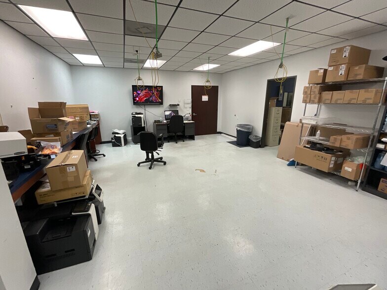 More Photos Of 1111 Anchor Rd, Angleton Light Distribution For Sale