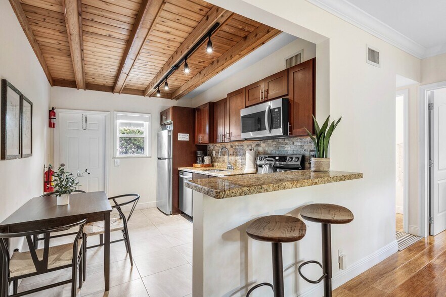 More Photos Of 615-617 NE 9th Ave, Fort Lauderdale Apartments For Sale