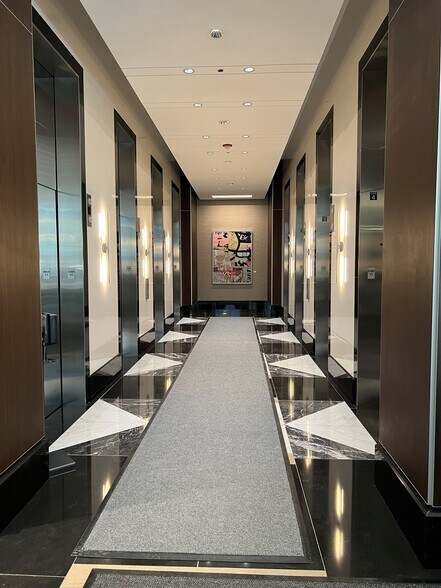 More Photos Of 550 W Washington Blvd, Chicago Office For Lease