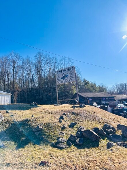 More Photos Of 178 Old Fayette rd, Oak Hill Showroom For Sale