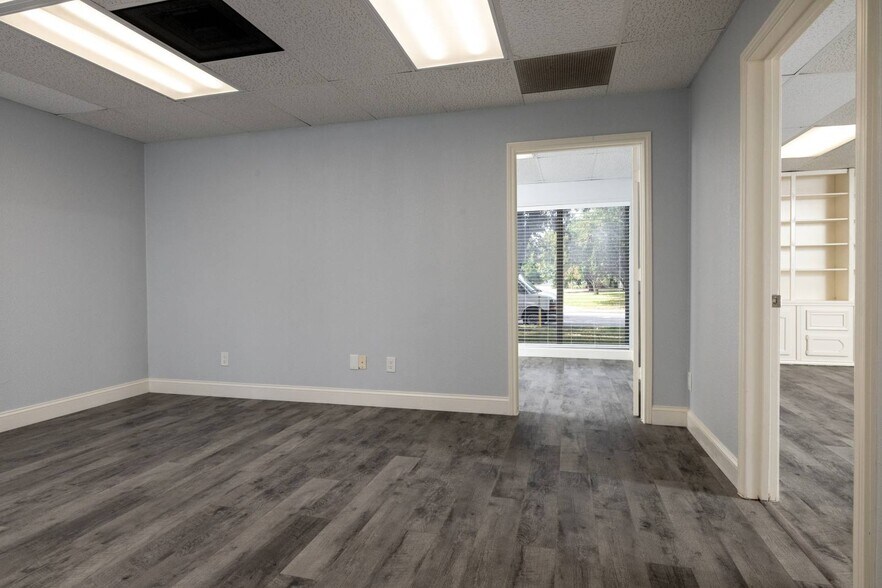 More Photos Of 2401 Garden Park Ct, Arlington Office Residential For Lease