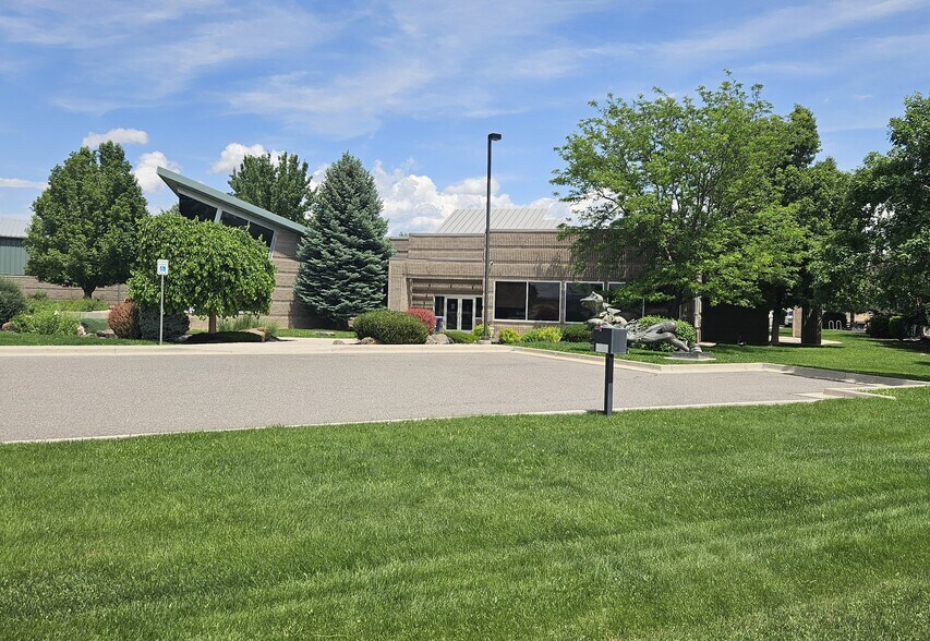 More Photos Of 3684 N Townsend Ave, Montrose Flex For Sale