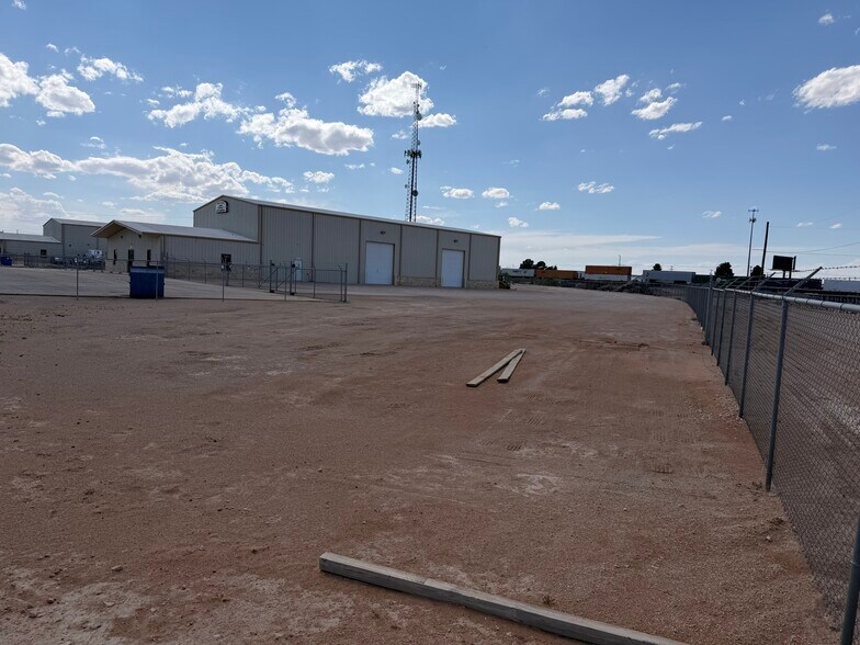 More Photos Of 2821 E Pearl St, Odessa Warehouse For Lease