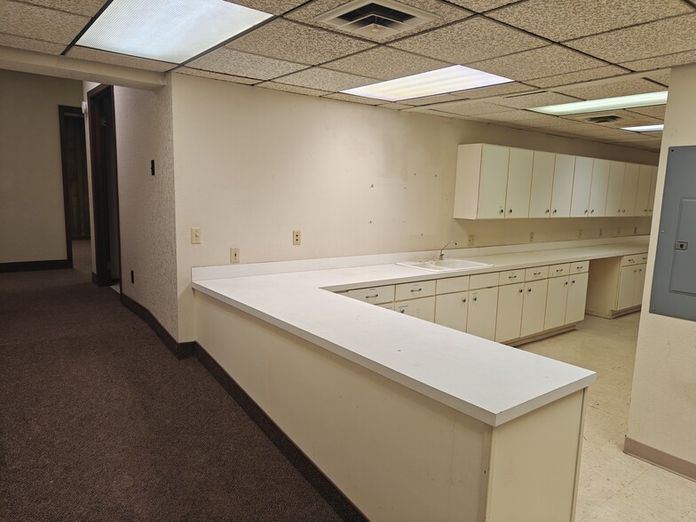More Photos Of 208 1st St, McCook Office For Sale