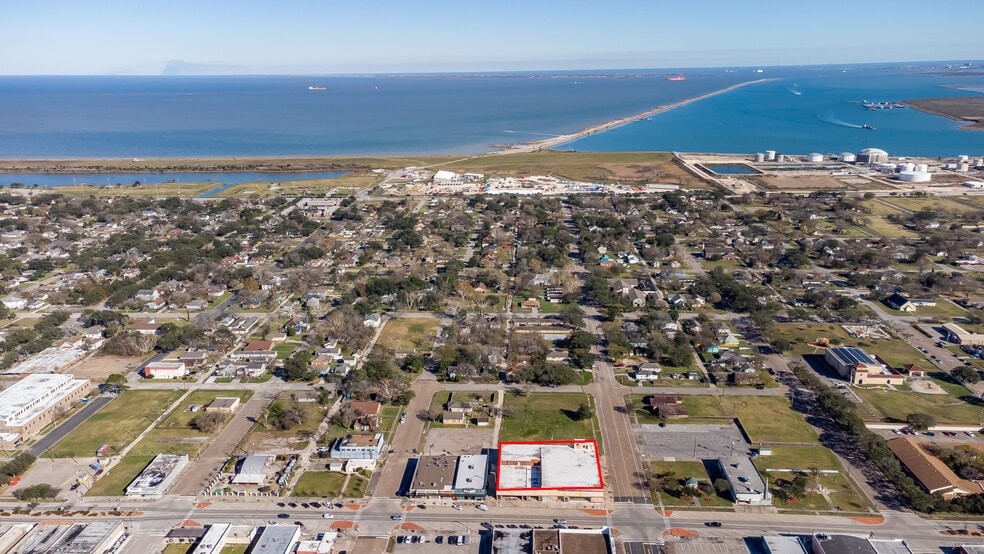 More Photos Of 502-514 6th St N, Texas City General Retail For Sale