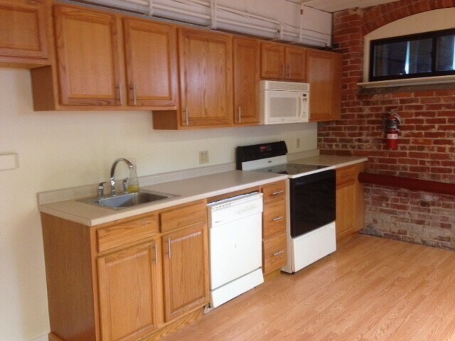 More Photos Of 320 Riverside Dr, Florence Office For Sale