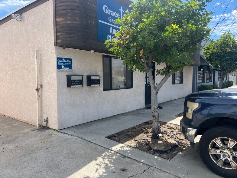 Primary Photo Of 8139 Center St, La Mesa Showroom For Lease