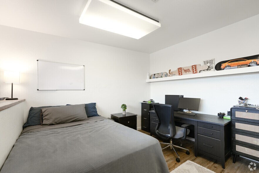 More Photos Of 4355 Lawehana St, Honolulu Industrial For Sale