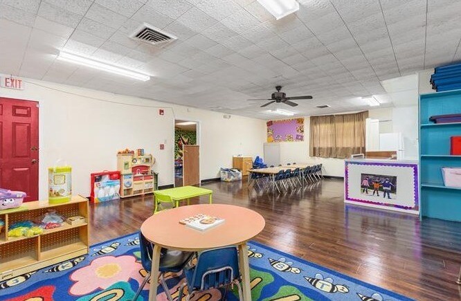 More Photos Of 806 Pershing Ave, Lufkin Daycare Center For Sale