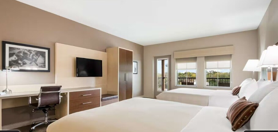More Photos Of 711 Main St, Bandera Hotel For Sale