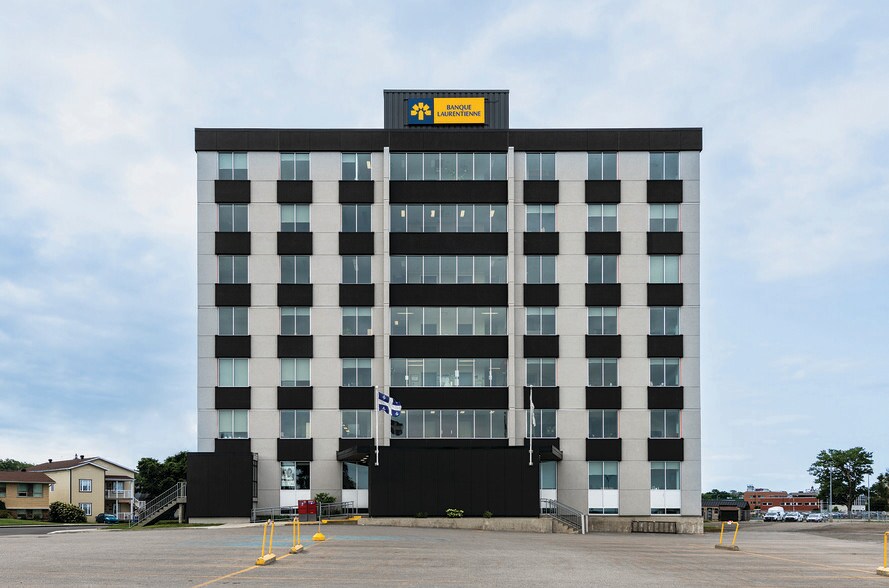 Primary Photo Of 320 Rue Saint-Germain E, Rimouski Office For Lease