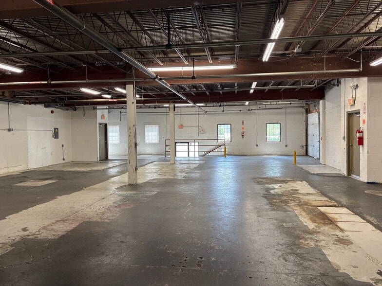 More Photos Of 9570 Berger Rd, Columbia Flex For Lease