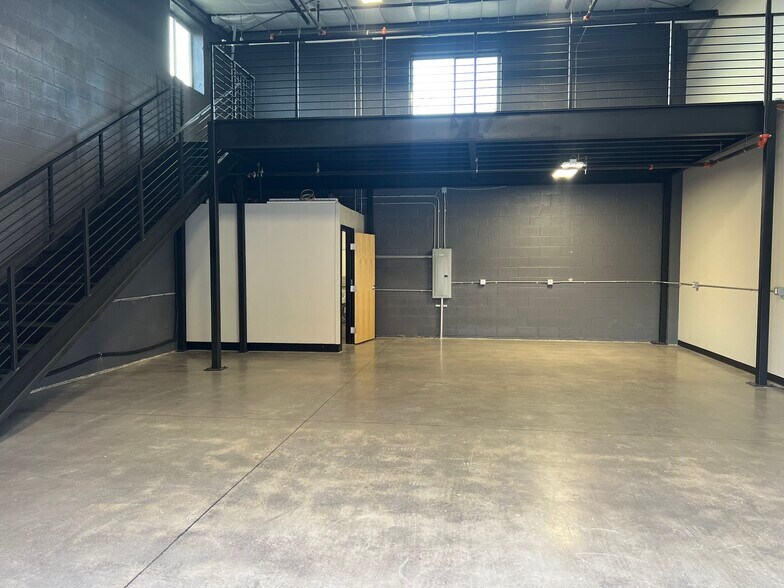 More Photos Of 2100 Double Creek Dr, Round Rock Warehouse For Sale