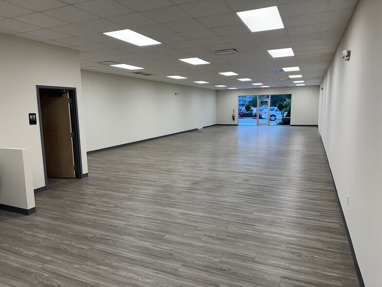 More Photos Of 4967 W Irlo Bronson Memorial Hwy, Kissimmee General Retail For Lease