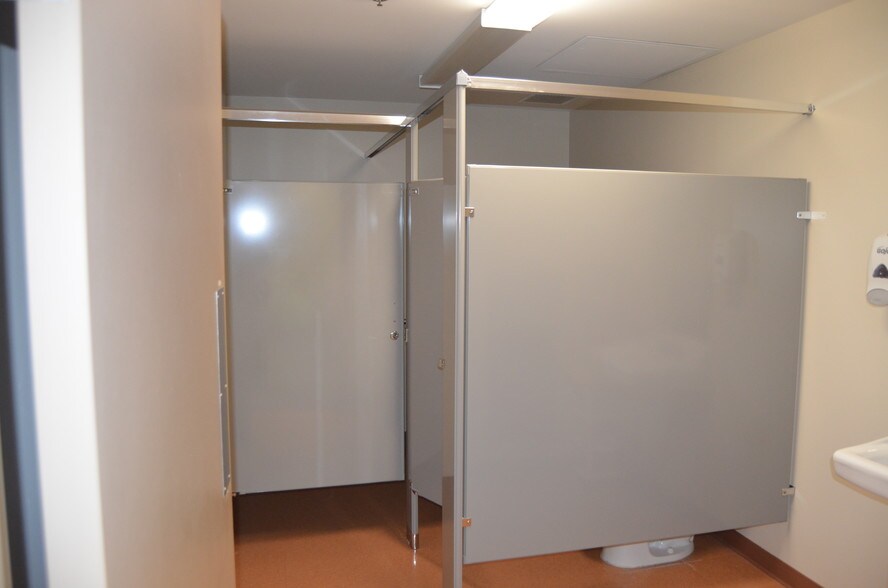 More Photos Of 4170 Lafayette Center Dr, Chantilly Light Distribution For Sale